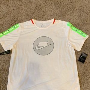 Nike Sportswear Shirt Mens Sz XL BNWT!